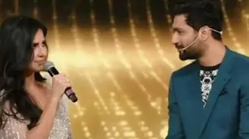 Katrina Kaif Gives Cold Shoulder To Vicky Kaushal; Uri Actor Walks Away (Watch)