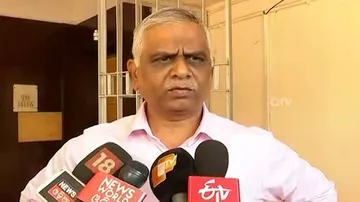 Police SI caught by Vigilance while taking bribe