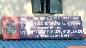 Revenue Inspector caught taking bribe in Sundergarh