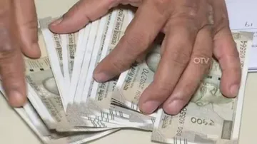 Khallikote Assistant Engineer caught while taking bribe