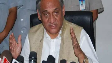 Vijay Bahuguna ends speculations, quits as Uttarakhand Chief Minister