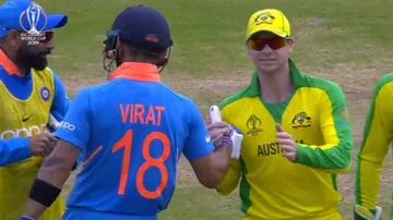 Kohli stops Indian fans from booing Smith, shows class