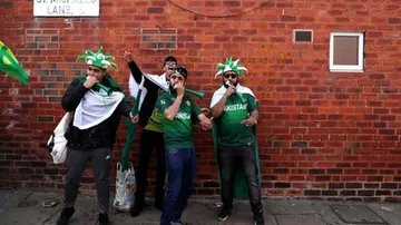 Pak fans to support India against England, one even sings 'Jana Gana'