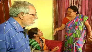 Saas, Bahu & brawl: Estranged woman takes on in-laws