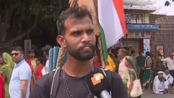 Youth on padayatra to shrines across country reaches Lingaraj temple in Bhubaneswar 