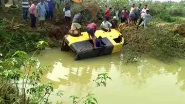 15 students injured as school van slips into pond in Keonjhar