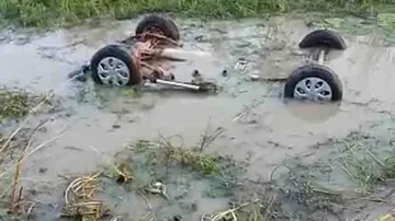 5 dead, 2 critical as Bolero overturns into canal