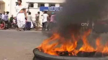 Queue system at Srimandir: Shree Jagannath Sena resorts to violence during Puri bandh