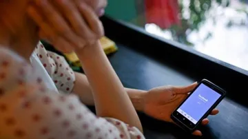 Negative experiences on Facebook will make you lonely