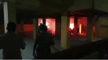 Major fire at Bhubaneswar apartment; 7 vehicles gutted