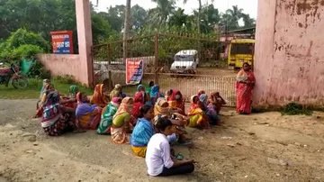 Puri: Locals Gherao Astaranga Police Station Demanding Release Of Detainees