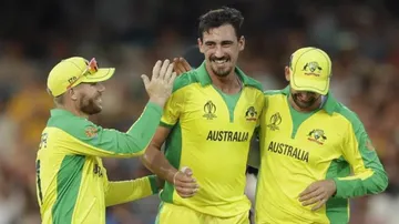 Carey, Starc lead Australia to 86-run win over New Zealand
