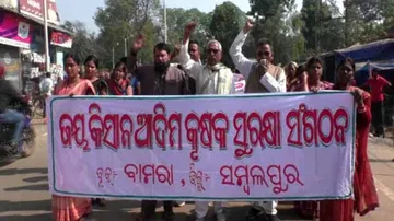 Farmers stage protest demanding loan waiver, input subsidy