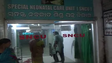 Baby delivered on Bargarh hospital veranda due to alleged medical negligence