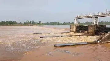 Baitarani crosses danger mark at Akhuapada; several panchayats inundated in Bhadrak