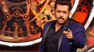 Bigg Boss 14: Salman Khan Celebrates Birthday With Jacqueline Fernandes, Raveena Tandon, Dark Past Behind Vikas Gupta & Eizaj Khan’s Fight Revealed