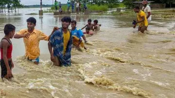 Floods disrupt train services, death toll at 127 in Bihar