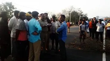 Locals block NH after vehicle runs over youth in Kalahandi