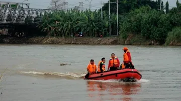 22 drown as boat capsizes
