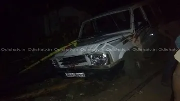 Drunk police driver rams vehicle into electric pole