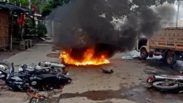 2 killed, 3 injured in bomb attack in Bengal