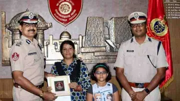 Bhubaneswar woman fights off, nabs robber