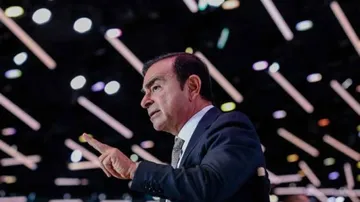 Ex-Nissan chief rearrested on new charges