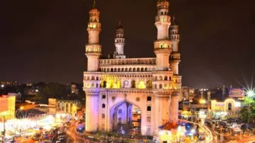 Unseasonal rains damage iconic Charminar