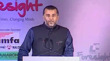 Media must try to maintain credibility: Chetan Bhagat