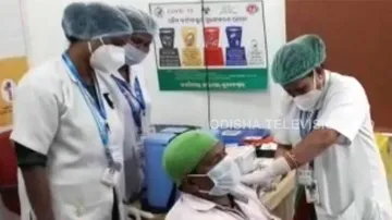 Odisha: Hospital Sanitary Staff In Bhubaneswar Becomes First To Take COVID-19 Jab