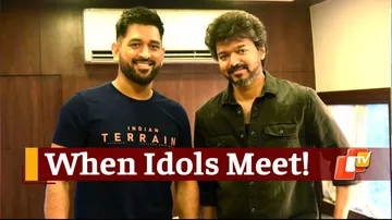 MS Dhoni Meeting Actor Vijay In OMG Moment For Fans