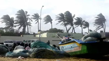 13 killed as Gaja cyclone makes landfall in Tamil Nadu coast