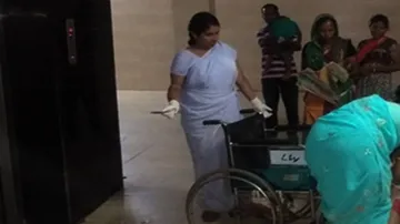 Sans stretcher & defunct lift, woman delivers baby on hospital floor