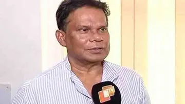 Dilip Ray drops in at Naveen Niwas; drops big hint on joining BJD