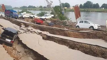 Strong 5.8 Magnitude Earthquake Hits India-Pakistan Border Region; 20 Killed, Over 300 Injured