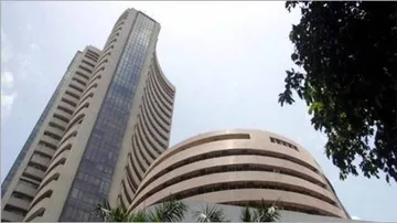 Indian equities close with gains, banks stocks surge