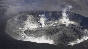 Volcano erupts in Japan, no injuries