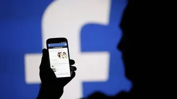 Facebook defends two-question survey to curb fake news