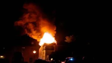 12 persons killed in Mumbai eatery blaze