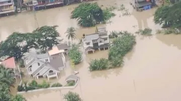 Kerala limps to normalcy,rain in parts of K'TAKA, toll 170