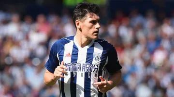 Midfielder Barry breaks EPL appearance record