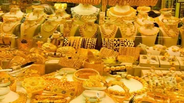 Gold Tops Life-Time Of Rs 42,000 Per 10 Gram