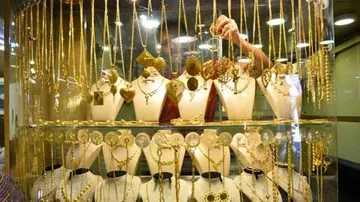 Gold Prices Fall Rs 372; Silver Too Drops Rs 1,150