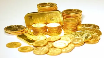 Gold gets a festive lift, tops Rs 31,000-mark