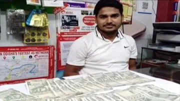 Mobile Shop Owner Takes To Social Media To Return Rs 20K Found Inside ATM Kiosk