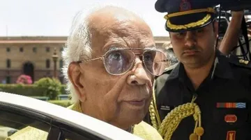 Governor meets Modi, Shah amid Bengal violence