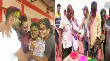 Holi in COVID19 shadow:  Modi, Shah and Naveen for lockdown, Gen X bites revelry temptation