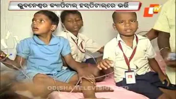 School students in 6 dists fall ill after taking deworming tablet