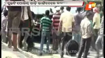 PS member death: Irate mob damages police van
