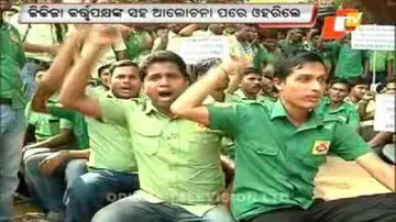 108 ambulance workers call off stir